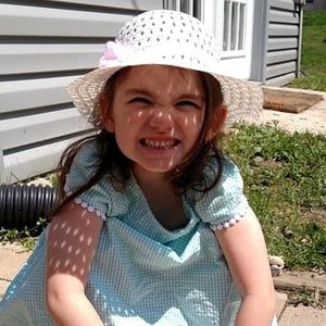 Meet your Posher, Holly